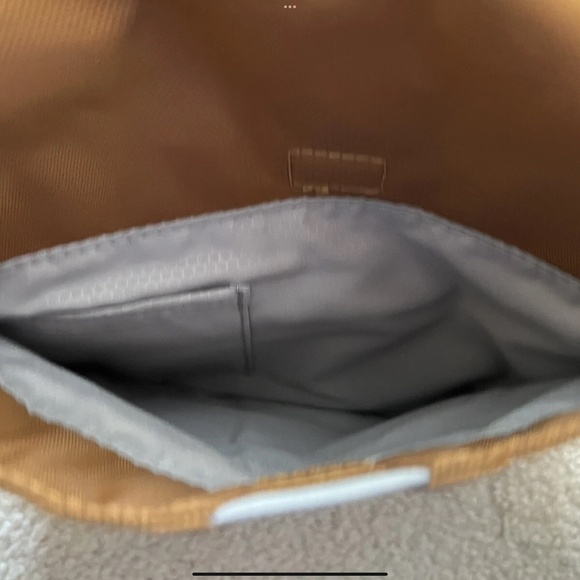 Vintage TUMIT-Tech Lightweight Nylon Flap Magnetic Closure Crossbody Shoulder - Picture 7 of 7